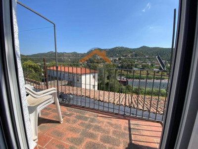 CASA ESQUINERA CON PATIO EN PLENO CENTRO DE SANT FELIU DEL RACÓ!!