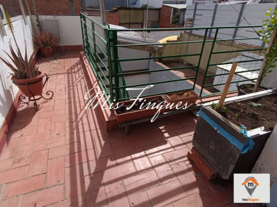 CASA PARA DOS FAMILIAS JUNTO AL PARC NORD!!!!