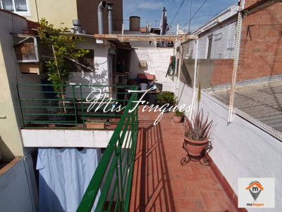 CASA PARA DOS FAMILIAS JUNTO AL PARC NORD!!!!