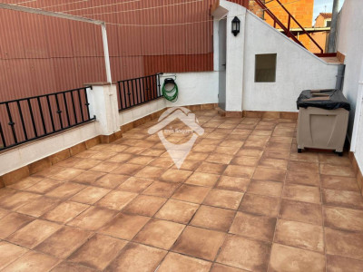 CASA PLANTA BAJA CANTONERA CON PATIO Y TERRAZA