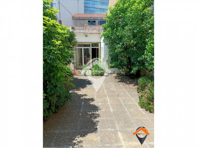 CASA PLANTA BAJA CON PATIO Y TERRAZA EIXAMPLE-SABADELL