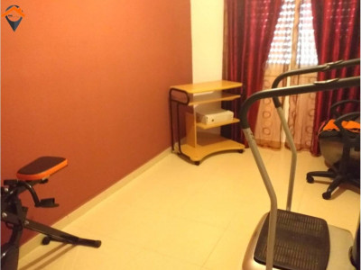 CASA UNIFAMILIAR CON GRAN PATIO, GARAJE DOBLE Y BUHARDILLA JUNTO A PLAZA ESPAÑA!! 