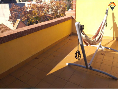 CASA UNIFAMILIAR CON GRAN PATIO, GARAJE DOBLE Y BUHARDILLA JUNTO A PLAZA ESPAÑA!! 