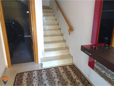 CASA UNIFAMILIAR CON GRAN PATIO, GARAJE DOBLE Y BUHARDILLA JUNTO A PLAZA ESPAÑA!! 