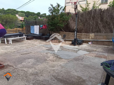 CHALET IDEAL 2 FAMILIAS CON PISCINA Y GARAJE PROPIO