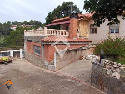 CHALET IDEAL 2 FAMILIAS CON PISCINA Y GARAJE PROPIO