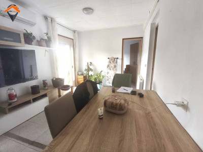 ¡DOS BALCONES Y UN COMEDOR SOLEADO EN CREU DE BARBERÀ!