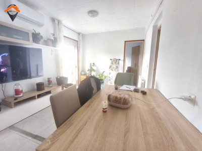 ¡DOS BALCONES Y UN COMEDOR SOLEADO EN CREU DE BARBERÀ!