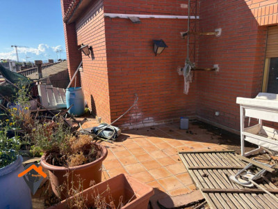 Dúplex en venta en Sentmenat con amplia terraza y patio con solo 1 vecino