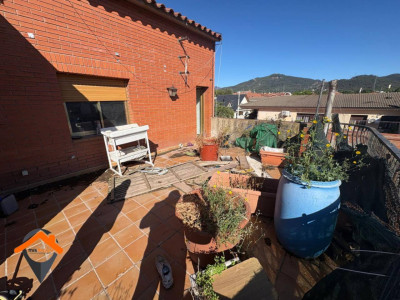 Dúplex en venta en Sentmenat con amplia terraza y patio con solo 1 vecino