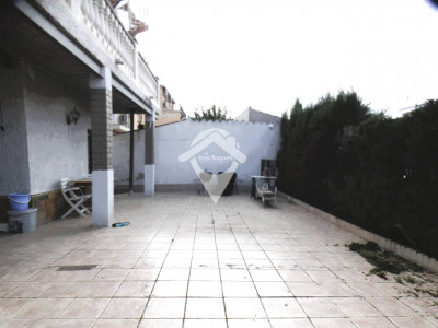 EN ALQUILER¡¡¡ FANTASTICA CASA AISLADA ZONA CENTRO SANT QUIRZE