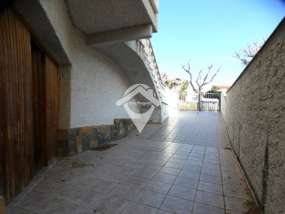 EN ALQUILER¡¡¡ FANTASTICA CASA AISLADA ZONA CENTRO SANT QUIRZE