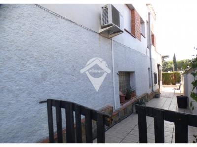 EN ALQUILER¡¡¡ FANTASTICA CASA AISLADA ZONA CENTRO SANT QUIRZE