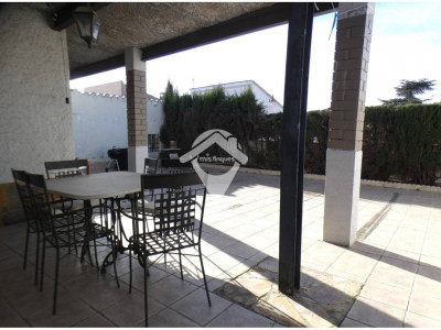 EN ALQUILER¡¡¡ FANTASTICA CASA AISLADA ZONA CENTRO SANT QUIRZE