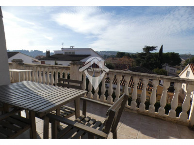 EN ALQUILER¡¡¡ FANTASTICA CASA AISLADA ZONA CENTRO SANT QUIRZE