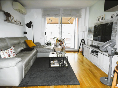 EN ALQUILER¡¡¡ GRAN PISO PARKING DOBLE Y TRASTERO EIXAMPLE-SABADELL