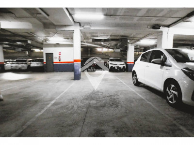 EN ALQUILER¡¡¡ GRAN PISO PARKING DOBLE Y TRASTERO EIXAMPLE-SABADELL