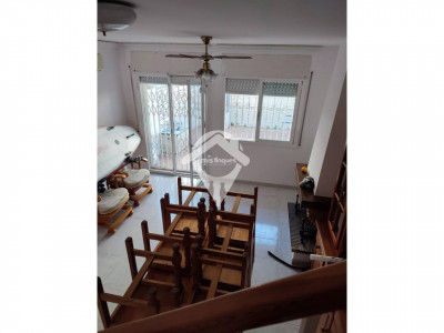 EN VENTA FANTASTICA CASA ADOSADA EN CREIXELL 