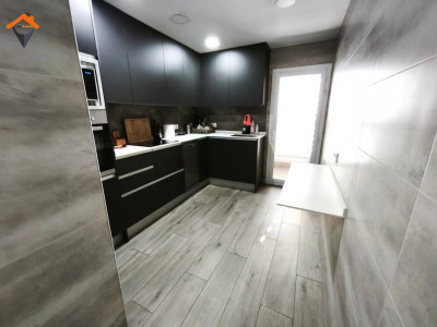 ESPECTACULAR PISO ESQUINERO Y TOTALMENTE EXTERIOR EN EIXAMPLE CON PARKING EN FINCA!!