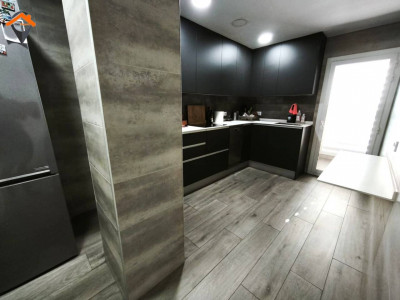 ESPECTACULAR PISO ESQUINERO Y TOTALMENTE EXTERIOR EN EIXAMPLE CON PARKING EN FINCA!!