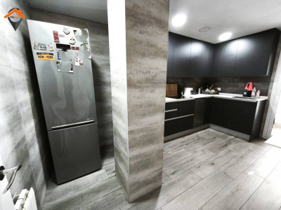 ESPECTACULAR PISO ESQUINERO Y TOTALMENTE EXTERIOR EN EIXAMPLE CON PARKING EN FINCA!!