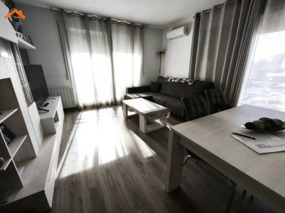 ESPECTACULAR PISO ESQUINERO Y TOTALMENTE EXTERIOR EN EIXAMPLE CON PARKING EN FINCA!!