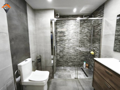 ESPECTACULAR PISO ESQUINERO Y TOTALMENTE EXTERIOR EN EIXAMPLE CON PARKING EN FINCA!!