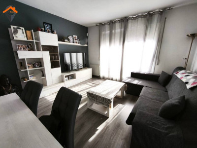 ESPECTACULAR PISO ESQUINERO Y TOTALMENTE EXTERIOR EN EIXAMPLE CON PARKING EN FINCA!!