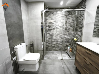 ESPECTACULAR PISO ESQUINERO Y TOTALMENTE EXTERIOR EN EIXAMPLE CON PARKING EN FINCA!!