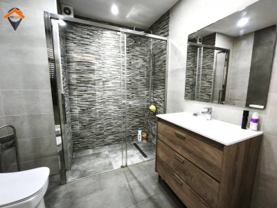 ESPECTACULAR PISO ESQUINERO Y TOTALMENTE EXTERIOR EN EIXAMPLE CON PARKING EN FINCA!!