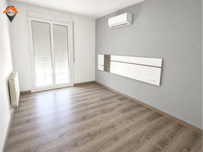 ESPECTACULAR PISO ESQUINERO Y TOTALMENTE EXTERIOR EN EIXAMPLE CON PARKING EN FINCA!!