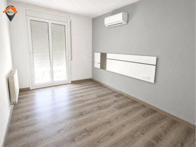 ESPECTACULAR PISO ESQUINERO Y TOTALMENTE EXTERIOR EN EIXAMPLE CON PARKING EN FINCA!!