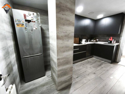ESPECTACULAR PISO ESQUINERO Y TOTALMENTE EXTERIOR EN EIXAMPLE CON PARKING EN FINCA!!