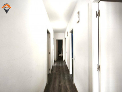 ESPECTACULAR PISO ESQUINERO Y TOTALMENTE EXTERIOR EN EIXAMPLE CON PARKING EN FINCA!!