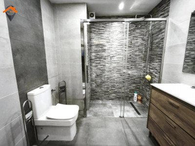 ESPECTACULAR PISO ESQUINERO Y TOTALMENTE EXTERIOR EN EIXAMPLE CON PARKING EN FINCA!!