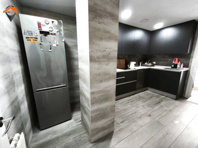 ESPECTACULAR PISO ESQUINERO Y TOTALMENTE EXTERIOR EN EIXAMPLE CON PARKING EN FINCA!!