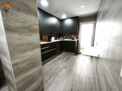 ESPECTACULAR PISO ESQUINERO Y TOTALMENTE EXTERIOR EN EIXAMPLE CON PARKING EN FINCA!!