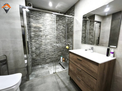 ESPECTACULAR PISO ESQUINERO Y TOTALMENTE EXTERIOR EN EIXAMPLE CON PARKING EN FINCA!!