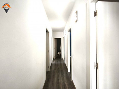 ESPECTACULAR PISO ESQUINERO Y TOTALMENTE EXTERIOR EN EIXAMPLE CON PARKING EN FINCA!!