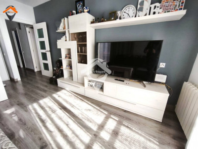 ESPECTACULAR PISO EXTERIOR, ESQUINERO CON PARKING EN EIXAMPLE