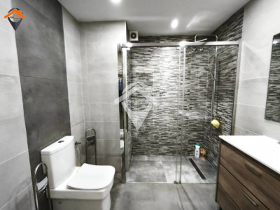 ESPECTACULAR PISO EXTERIOR, ESQUINERO CON PARKING EN EIXAMPLE