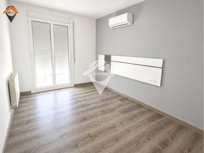 ESPECTACULAR PISO EXTERIOR, ESQUINERO CON PARKING EN EIXAMPLE