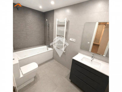 ESPECTACULAR PISO EXTERIOR, ESQUINERO CON PARKING EN EIXAMPLE