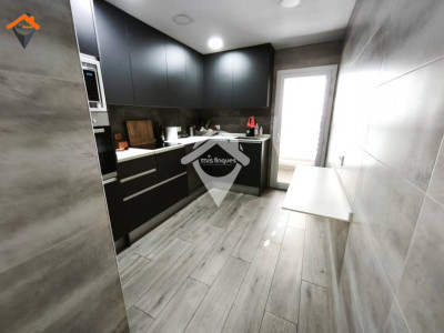 ESPECTACULAR PISO EXTERIOR, ESQUINERO CON PARKING EN EIXAMPLE