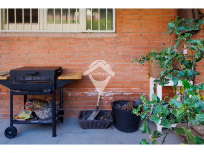 EXCLUSIVA CASA CANTONERA EN VENTA EN EL CENTRO DE SANT QUIRZE DEL VALLES CON PISCINA Y GARAJE