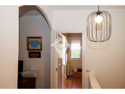 EXCLUSIVA CASA CANTONERA EN VENTA EN EL CENTRO DE SANT QUIRZE DEL VALLES CON PISCINA Y GARAJE