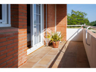 FANTASTICA CASA CANTONERA EN VENTA EN EL CENTRO DE SANT QUIRZE DEL VALLES CON PISCINA Y GARAJE
