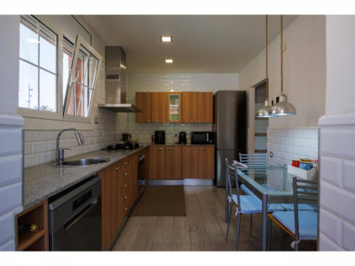 FANTASTICA CASA CANTONERA EN VENTA EN EL CENTRO DE SANT QUIRZE DEL VALLES CON PISCINA Y GARAJE