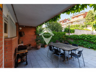 FANTASTICA CASA CANTONERA EN VENTA EN EL CENTRO DE SANT QUIRZE DEL VALLES CON PISCINA Y GARAJE