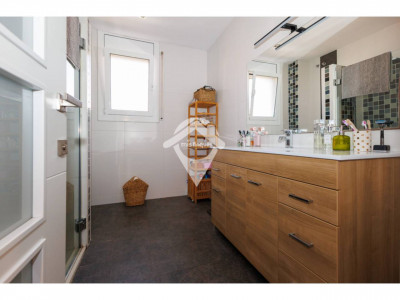 FANTASTICA CASA CANTONERA EN VENTA EN EL CENTRO DE SANT QUIRZE DEL VALLES CON PISCINA Y GARAJE